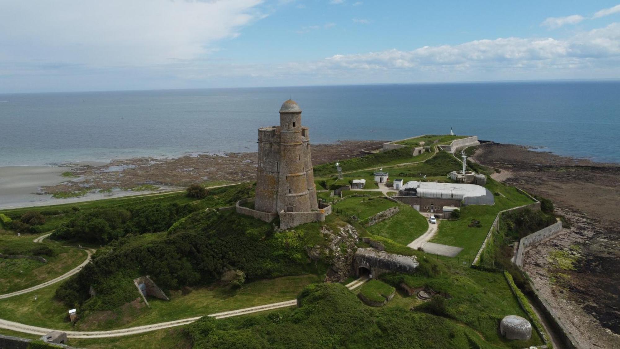 Aux Portes De La Hougue Quettehou 外观 照片